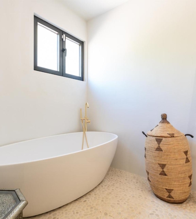 Resa Estates Ibiza modern finca villa for sale bathroom tub 3.jpg